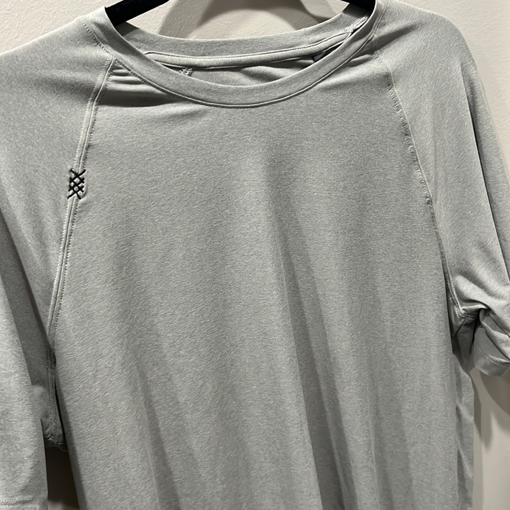 Rhône men’s t shirt medium